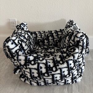 Brand New Designer Dog Car Fleece Travel Bed